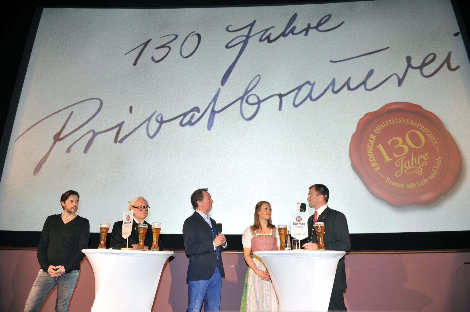 Bilder unter Nennung von „ERDINGER Weißbräu“ kostenfrei zum Abdruck freigegeben.

Kontakt:
Pressestelle ERDINGER Weißbräu
kiecom GmbH
Nicole Eismann
Rosental 10
80331 München
089/ 23 23 62 0
eismann@kiecom.de