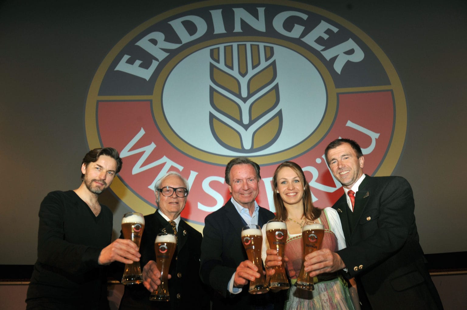 Bilder unter Nennung von „ERDINGER Weißbräu“ kostenfrei zum Abdruck freigegeben.

Kontakt:
Pressestelle ERDINGER Weißbräu
kiecom GmbH
Nicole Eismann
Rosental 10
80331 München
089/ 23 23 62 0
eismann@kiecom.de