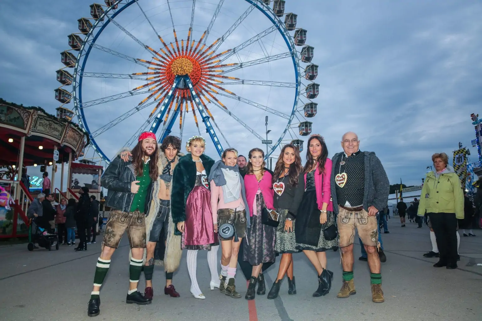 Cathys und Angermaiers Wiesn-Bummel_Gruppe Riesenrad_JC6A0738