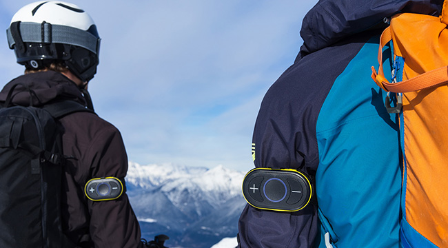 Skifahrer tragen PeikerCEE Gerät