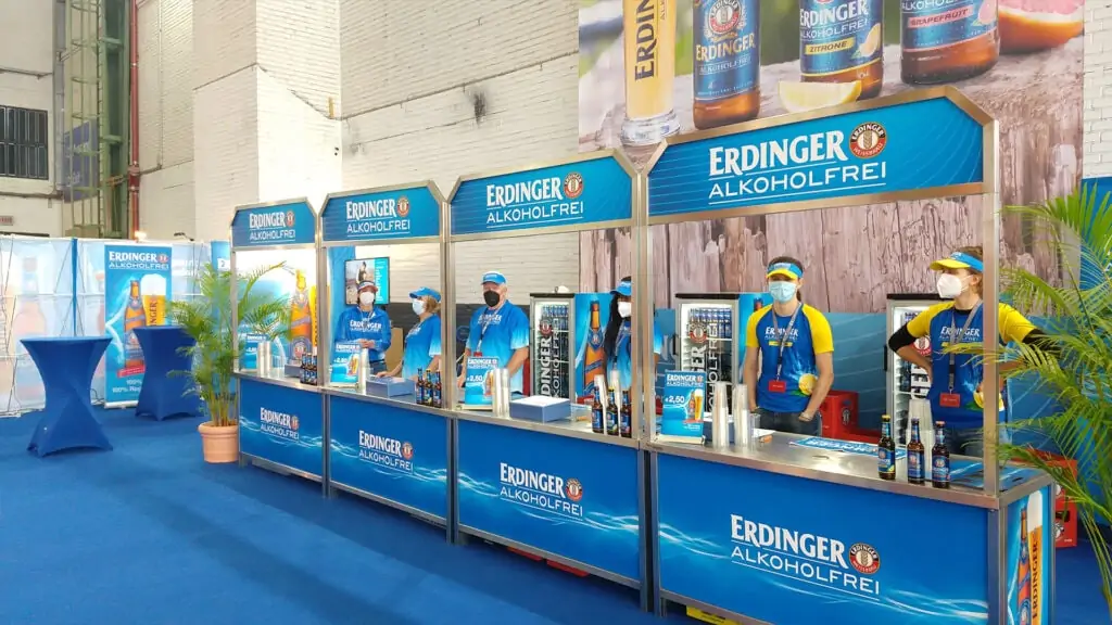 ERDINGER Alkoholfrei Stand beim Berlin Halbmarathon. Event Agentur kiecom zeigt vollen Einsatz