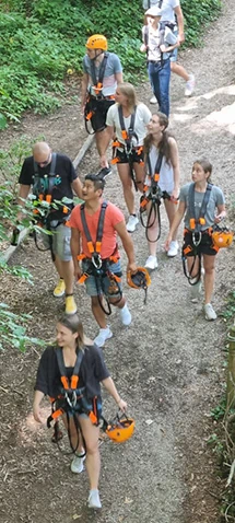 Kollegen im Kletterpark