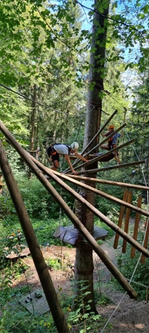 Herausforderungen im Kletterpark